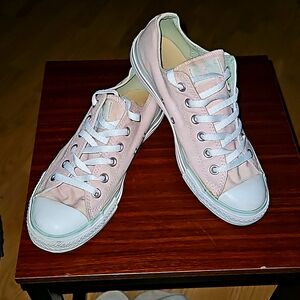 Classic Women's Canvas Lace-Up Sneakers in Light Pink